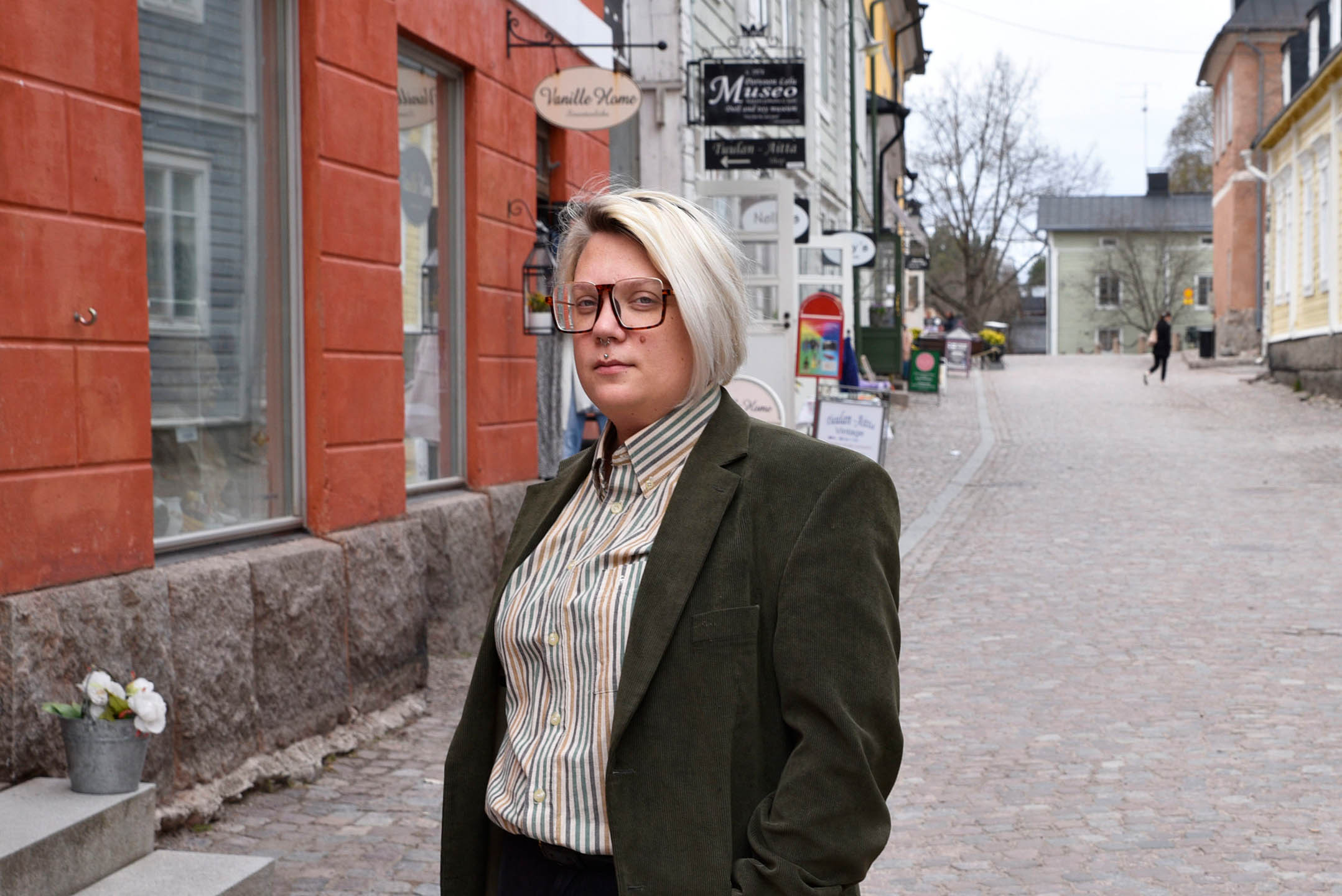 Sarjakuvataiteilija Emmi Valve FinFamin Labyrintti-lehdessä