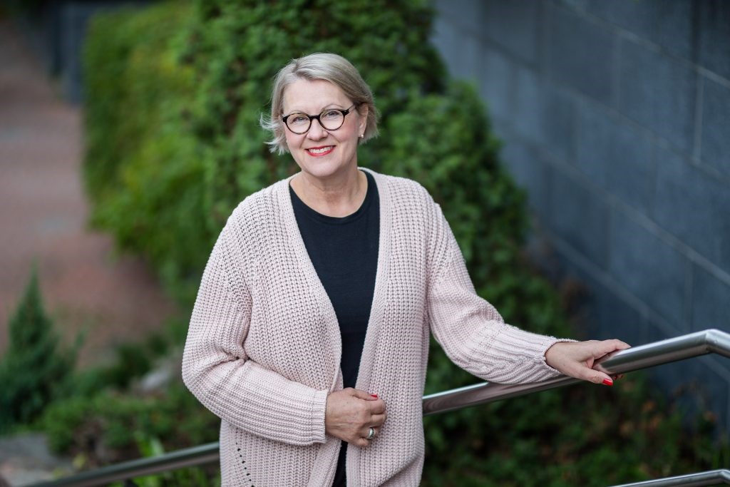 FinFamin vapaaehtoistoiminnan asiantuntija Jaana Savolainen_kuva Linda Lipponen Photography - Lifu