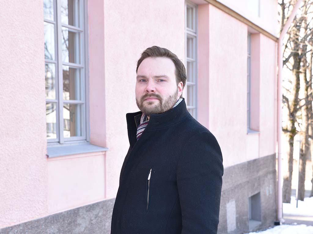 Tino Karolaakso FinFamin Labyrintti-lehdessä 1/2023