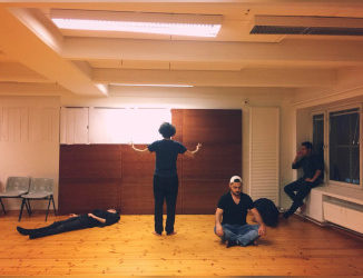 Anonymous: Warming up the pot // Kattilan lämmittelyä